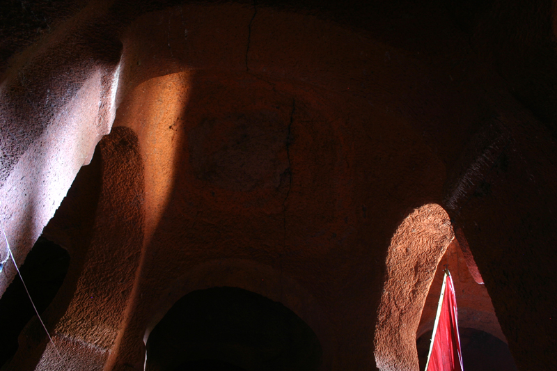 dome in central aisle with crack